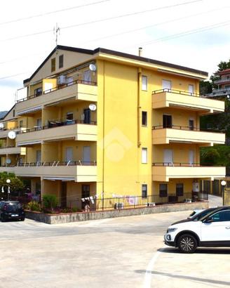 3 LOCALI A SAN LUCIDO