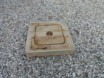 Chiusino per pozzetti in cemento con chiusura