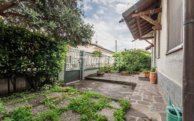 TRILOCALE SEMI INDIPENDENTE CON GIARDINO PRIVATO E