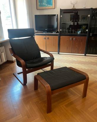 Poltrona IKEA Poäng in Vera Pelle Nera-Poggiapiedi