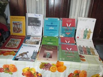 Nr. 13 libri scolastici  di latino (tot € 12)