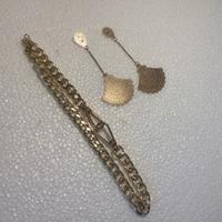 Set di orecchini e collana