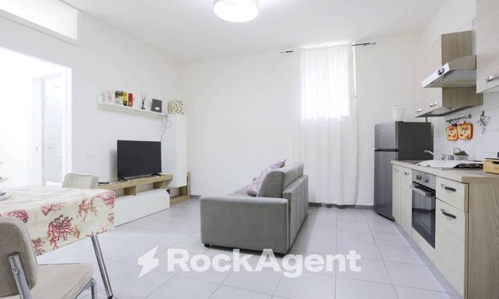 VIA TRIBUNALI AD.ZE TRILOCALE RISTRUTTURATO