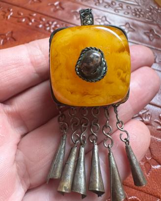 Ciondolo mediorientale faturan ambra bachelite