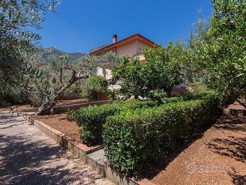 Deliziosa villa in residence con piscina privata