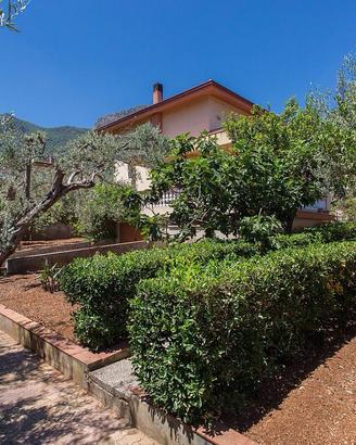 Deliziosa villa in residence con piscina privata