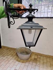 lampada in ferro battuto per esterno