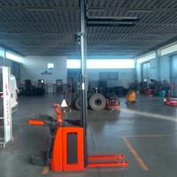 Linde traspallet stoccatore uomo a bordo