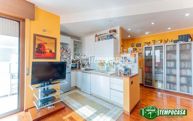 TRILOCALE LUMINOSO RISTRUTTURATO - DUE BALCONI,