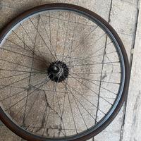 Copertone con cerchio 28