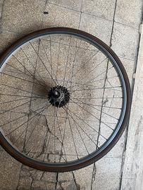 Copertone con cerchio 28