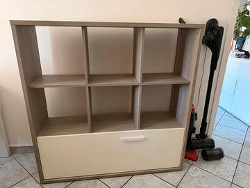 Libreria cemento e bianco lucido