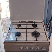 Cucina 4 fuochi  con forno a gas metano 40euro