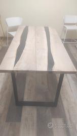 Tavolo legno e resina 
