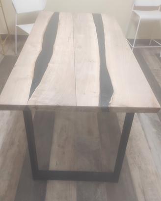 Tavolo legno e resina 