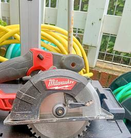 sega circolare a batteria Milwaukee