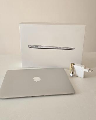 MacBook Air 13” Early 2015 – i5 – 8GB RAM – SSD 25
