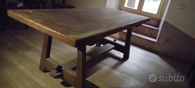 tavolone legno con sedie