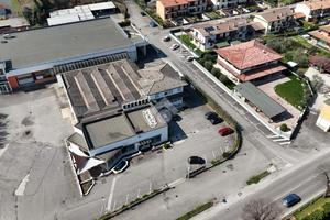 NEGOZIO A PUEGNAGO SUL GARDA