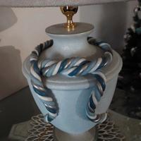 Lampada con paralumevfatta a mano