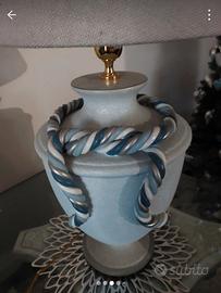 Lampada con paralumevfatta a mano