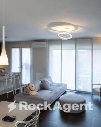 ELEGANTE SOLUZIONE SU DUE LIVELLI A PAVIA