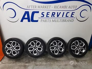 Cerchi In Ferro Copricerchi e Gomme Renault Clio