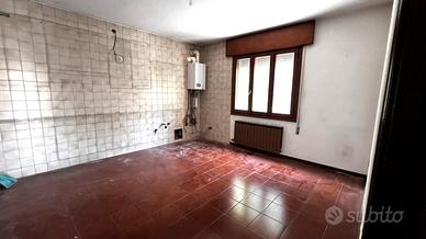 Porzione di casa con 350mq di giardino e garage