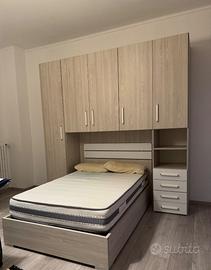 Armadio a ponte e letto piazza e mezza