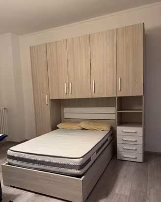 Armadio a ponte e letto piazza e mezza