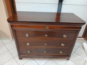 Comò in noce del 1800