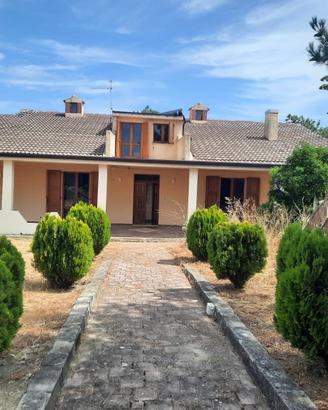 Casa di campagna con ampio terreno
