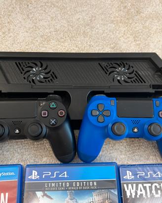 PS4 + 2 controller + fan + giochi –Buon condizioni