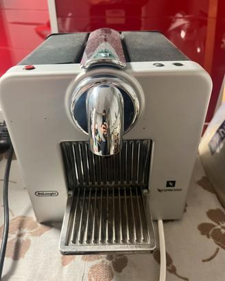 Macchinetta caffe nespresso delonghi le cube