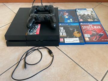 Ps4 +2 controller+ 3 giochi +bluray film