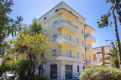 5 LOCALI A PORTO SAN GIORGIO