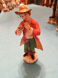 statuetta suonatore di piffero 