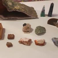 Geodo ametista e pietre varie