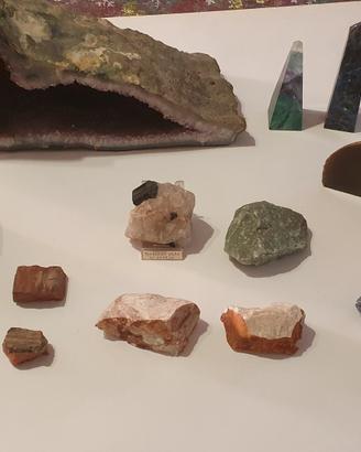 Geodo ametista e pietre varie