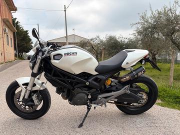 DUCATI MONSTER 696+