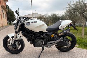 DUCATI MONSTER 696+