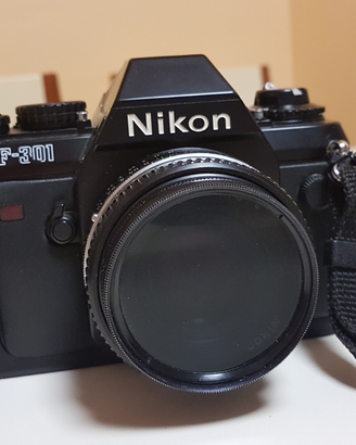 Macchina Fotografica NIKON F301 + zoom Vivitar