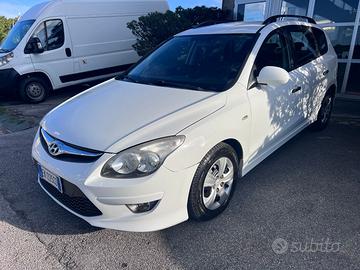2011 Hyundai i30 cw 1.4 comfort (80 kw) benzina