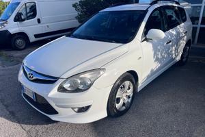 2011 Hyundai i30 cw 1.4 comfort (80 kw) benzina