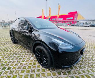 Tesla model Y rwd