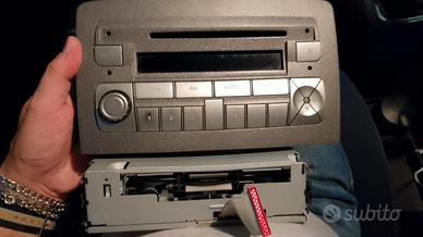 stereo con lettore CD di serie per Lancia Musa