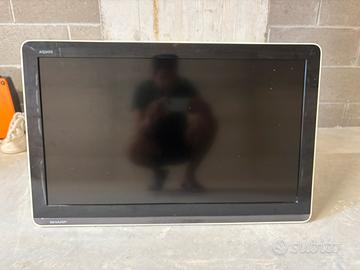 Smart tv 32’ a muro Sharp + tv fire stick amazon