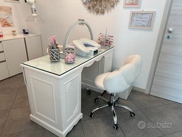 Tavolo manicure/ricostruzione unghie