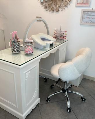 Tavolo manicure/ricostruzione unghie