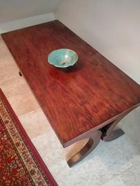 Tavolino da salotto di legno colore noce 